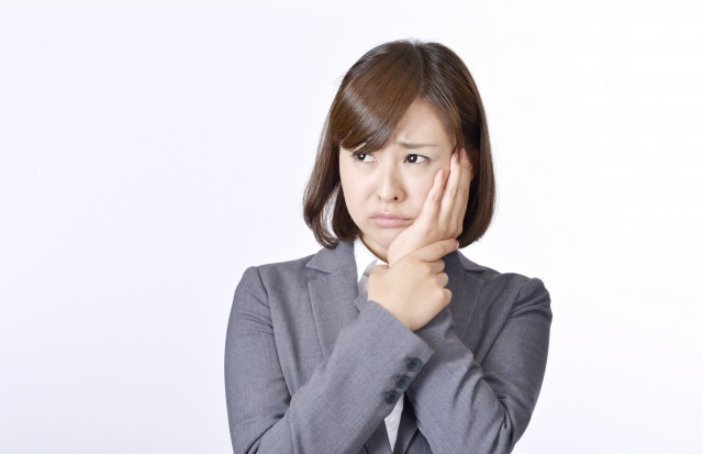 顎が痛い女性の写真